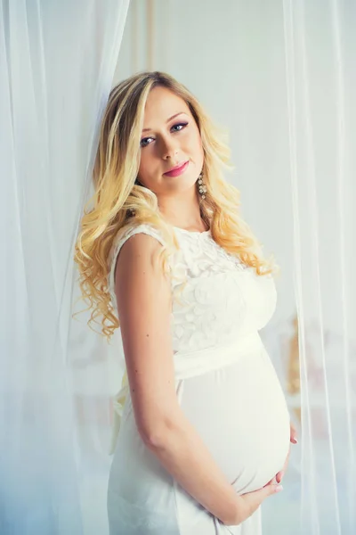 Pregnancy in a white lace dress. Waiting for the baby. — Stock Photo, Image