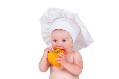 Şefler elbiseleri komik bir küçük kız biber yiyor.