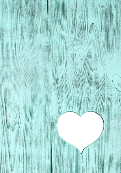 白色的心刻在一个蓝色的木板 — 图库照片