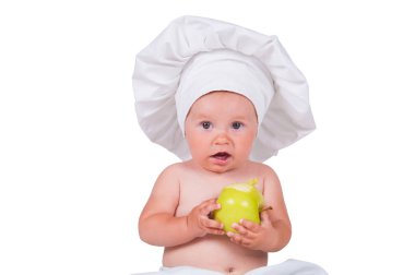 Beyaz bir arka plan üzerinde Şef elbiseli elinde elma ile küçük çocuk.