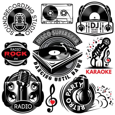 retro kümesi templat karaoke, disco, parti, radyo, şarkı için rozetleri