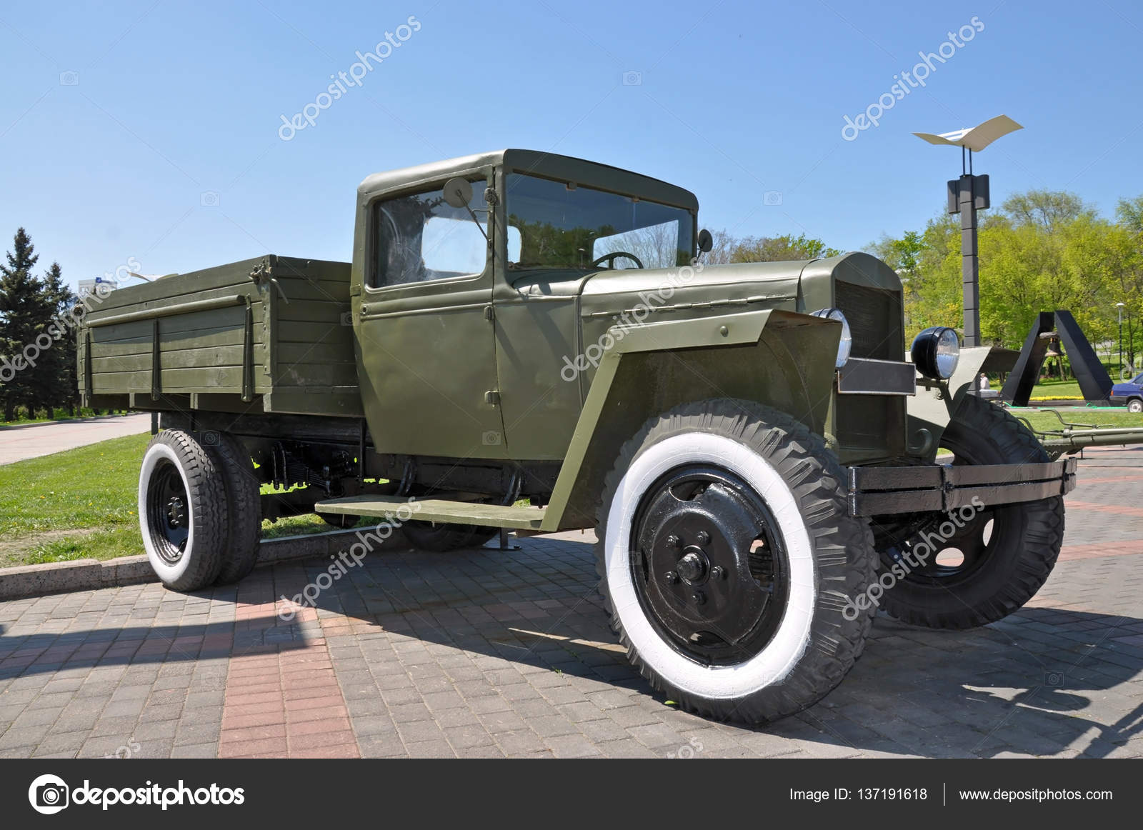 Soviet truck of times of World War II. exhibition — Stock Photo © evgovorov 137191618