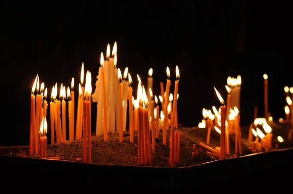 在教会里的蜡烛。格加尔德修道院 — 图库照片