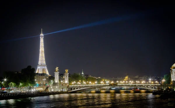 Прогулка по Парижу — стоковое фото