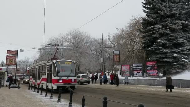 Trams on the central Bolshaya Pokrovskaya street — Stock Video