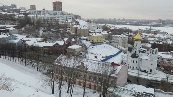 Vista invernale di bella città dalle mura Cremlino Nizhny Novgorod — Video Stock