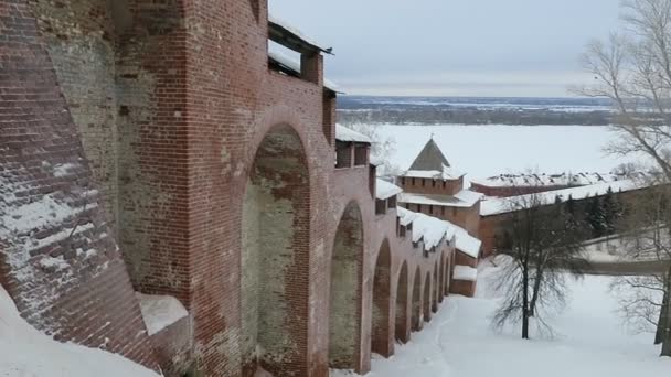 Winter view of Kremlin walls and tower in Nizhny Novgorod — Stock Video