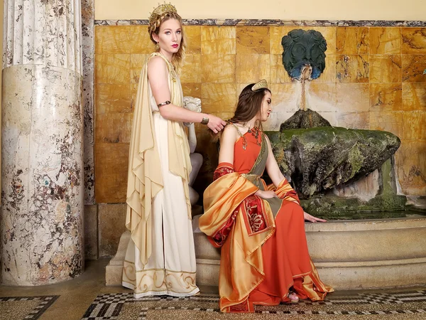 Unga romerska kvinnor — Stockfoto