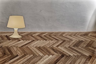 Parke zemin üzerinde fener 