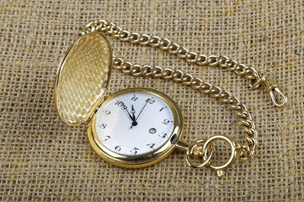 Zlaté kapesní hodinky — Stock fotografie