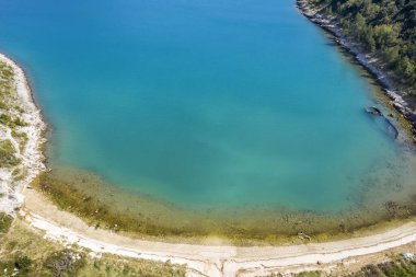 Rasa Körfezi 'ndeki Salamustica ve Hırvatistan' ın Istria kentinde İkinci Dünya Savaşı 'ndan kalma batan Alman gemisi Fritz' in hava manzarası.