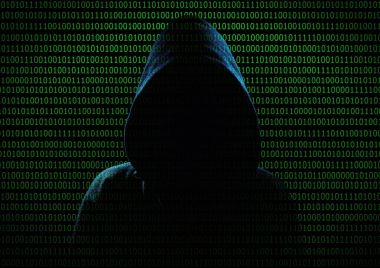 Kukuletalı anonim karanlık kişi