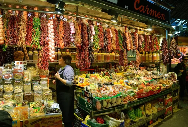 Největší trh s čerstvými potravinami v Barceloně — Stock fotografie
