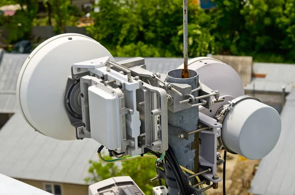 Радиорелейная Антенна Сотовой Связи Большой Обзор — стоковое фото