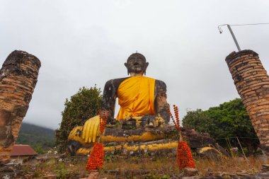 Wat Pia Wat 'ın Antik Yıkıntısı (16. yüzyıl) Meuang Khoun Xieng Khouang Eyaleti, Laos' taki savaştan kalma.