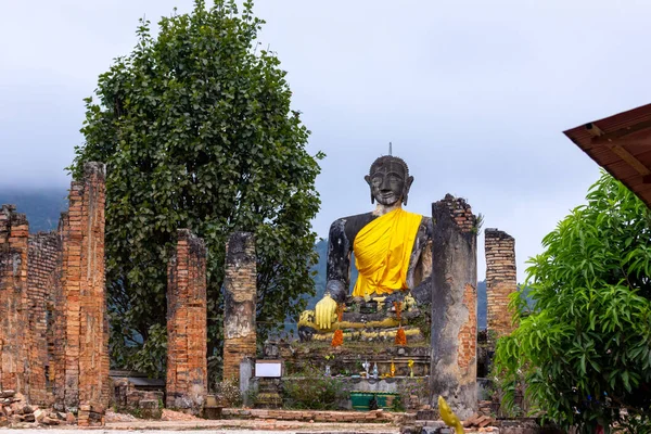 Wat Pia Wat 'ın Antik Yıkıntısı (16. yüzyıl) Meuang Khoun Xieng Khouang Eyaleti, Laos' taki savaştan kalma.