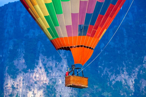 Silhueta Isolada Parapente Alimentado Voando Pôr Sol Conceito Espaço Cópia — Fotografia de Stock