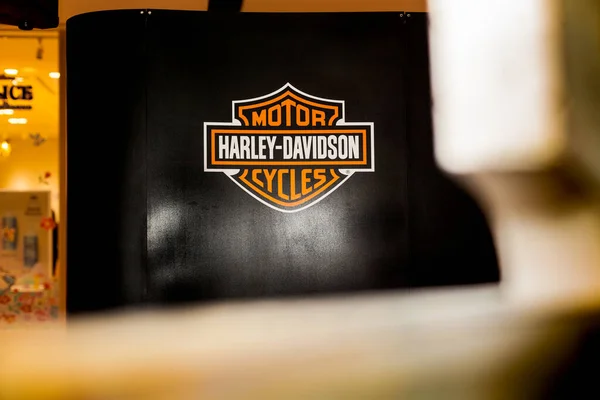 I-san Büyük Bisiklet Fuarı 2017. Udonthani, Tayland 26 Mayıs 2017. Harley Davidson motosikletinin logosu