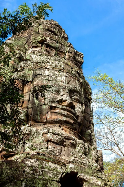Krong Siem Kamboçya 'daki Khmer antik Angkor Wat, barok ve klasik tarzın en çarpıcı ifadesini görmektedir.