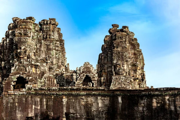 Usmívající Kamenné Tváře Khmer Starověký Angkor Wat Krong Siem Reap — Stock fotografie
