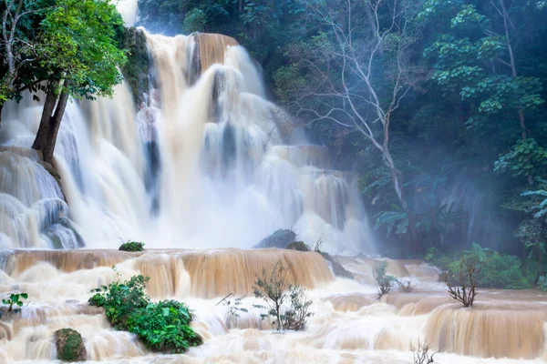 Luang Prabang 'a su döküldü, Laos..
