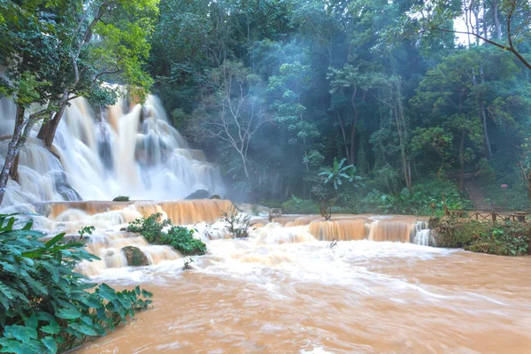 Luang Prabang 'a su döküldü, Laos..
