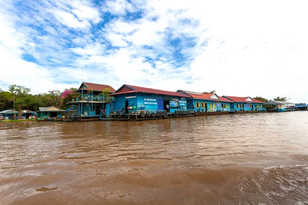 Siem Reap Kamboçya 2018 Aralık 08 Vietnam yüzen okulu Tonle Sap Kamboçya