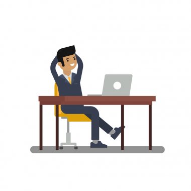 bilgisayar başında oturan ofis çalışanı
