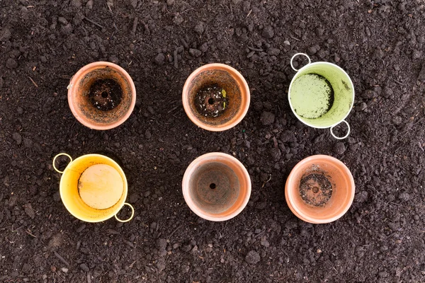 Four clay pots and two metal ones in rows of three — Stock Photo, Image