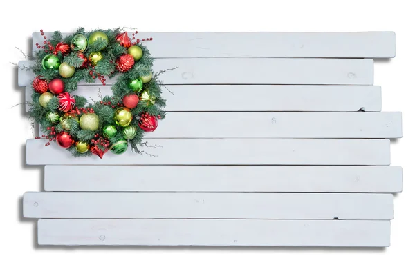 Vit trä yta med jul krans — Stockfoto