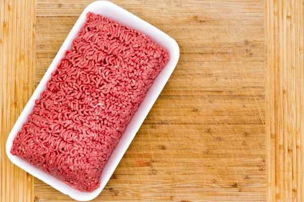 Punnet de carne fresca em bruto moída — Fotografia de Stock