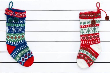 İki renkli desenli Noel çorap