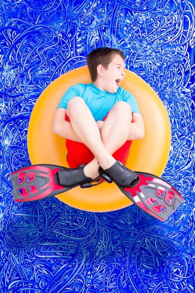 Loud noisy little boy playing in a swimming pool — Stock Photo, Image