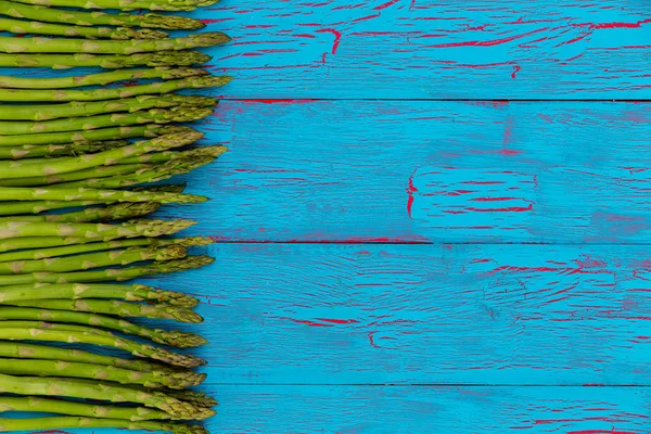 Fronteira de brotos de espargos verdes saudáveis — Fotografia de Stock