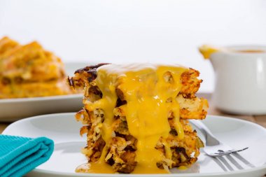 Lezzetli çıtır patates waffle yığını