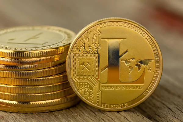 Montón de monedas con signo litecoin — Foto de Stock