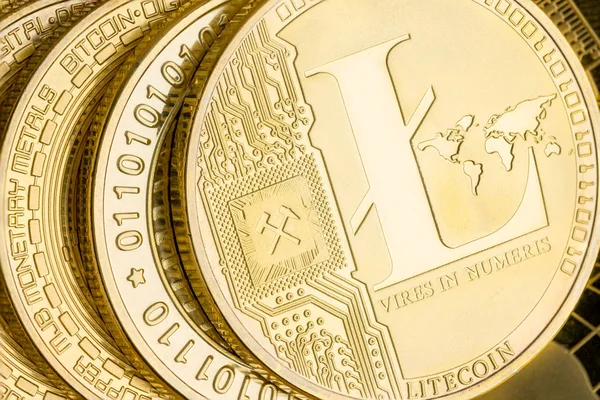 Деталь золотой криптовалютной монеты Litecoin — стоковое фото