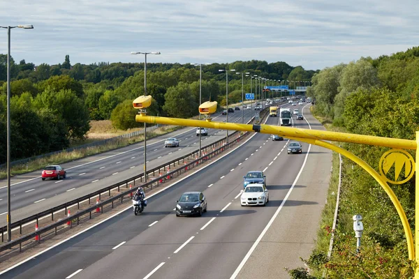 Provoz na britské dálnice M5: West Bromwich, Birmingham, Velká Británie — Stock fotografie