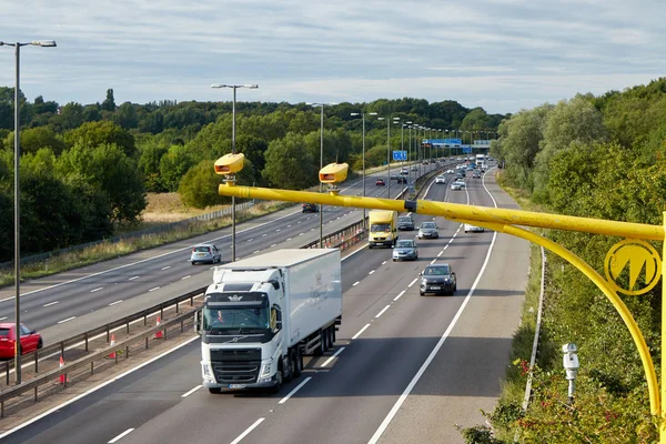 Provoz na britské dálnice M5: West Bromwich, Birmingham, Velká Británie — Stock fotografie