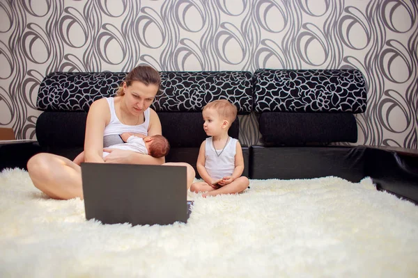 Young Mother Breastfeeding Baby Simultaneously Working Computer Remote Work Parenting — Stock Photo, Image