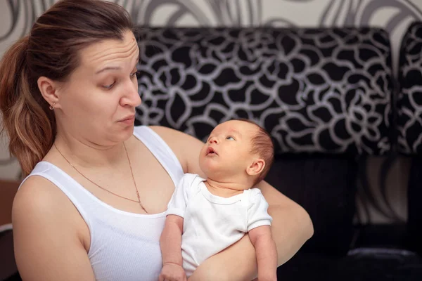 Young Mother Looks Her Newborn Baby Surprise Woman Holds Baby — Stock Photo, Image