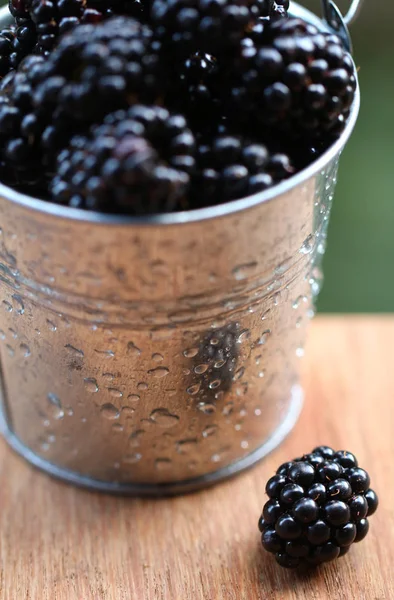 Küçük bir kova içinde BlackBerry