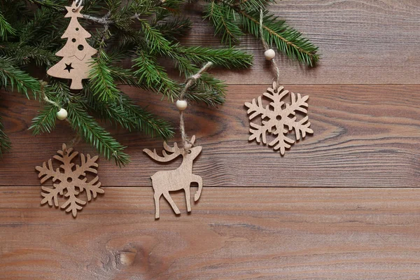 Vánoční Pozadí Dřevěné Figurky Větve Jedle — Stock fotografie