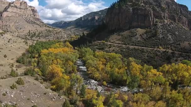Tensleep Creek Wyoming krajobraz spadek kolory — Wideo stockowe