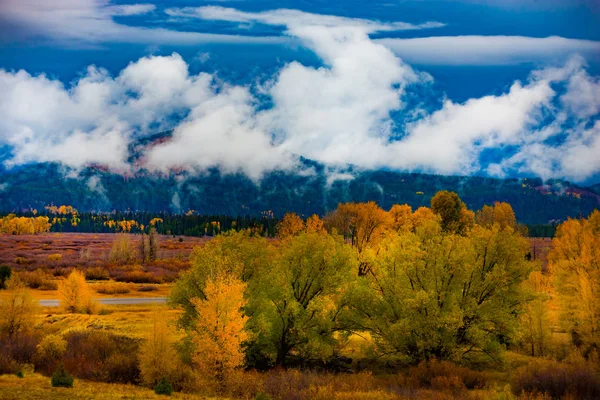 Herfst landschap in de buurt van Jackson Hole, Wyoming — Stockfoto