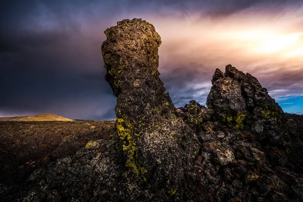 溶岩柱月のクレーター — ストック写真