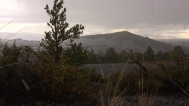 Inferno koni kraterler ay batımında göz ardı