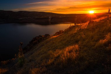 Gün batımında şanslı en yüksek Gölü Barajı 