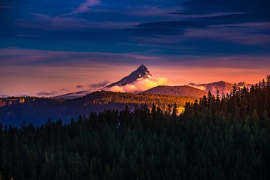 MT Thielsen gündoğumu Oregon, manzara