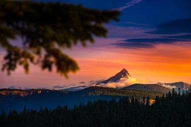 MT Thielsen gündoğumu Oregon, manzara